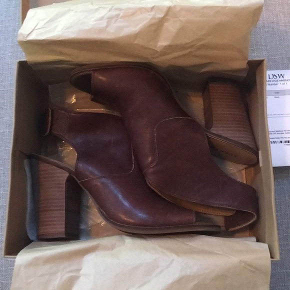 Lucky Brand Shoes - Lucky brand Keight Leather Cut outs